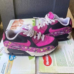 Girls pink Nike air max (gently used)